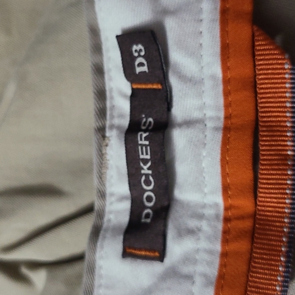 2 pairs mens khakis. 1 tommy hilfiger 1 columbia both 42x30 - Picture 2 of 5